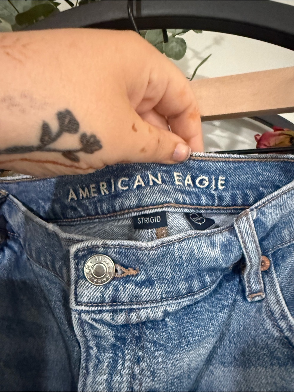 American Eagle Outfitters Light Blue Distressed Denim Shorts size 14 - Picture 4 of 6